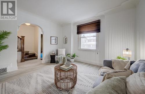 83 Sanford Avenue N, Hamilton, ON - Indoor Photo Showing Living Room