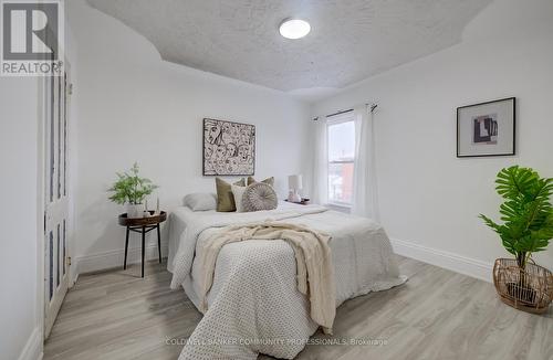 83 Sanford Avenue N, Hamilton, ON - Indoor Photo Showing Bedroom