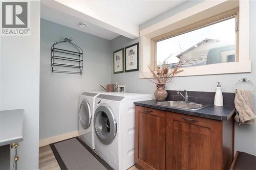 1003 Canyon Boulevard W, Lethbridge, AB - Indoor Photo Showing Laundry Room