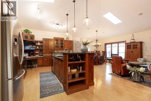 1003 Canyon Boulevard W, Lethbridge, AB - Indoor