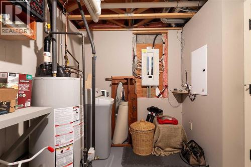 1003 Canyon Boulevard W, Lethbridge, AB - Indoor Photo Showing Basement