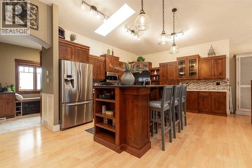 1003 Canyon Boulevard W, Lethbridge, AB - Indoor Photo Showing Kitchen