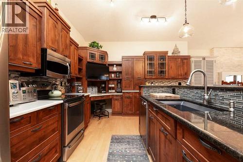 1003 Canyon Boulevard W, Lethbridge, AB - Indoor Photo Showing Kitchen