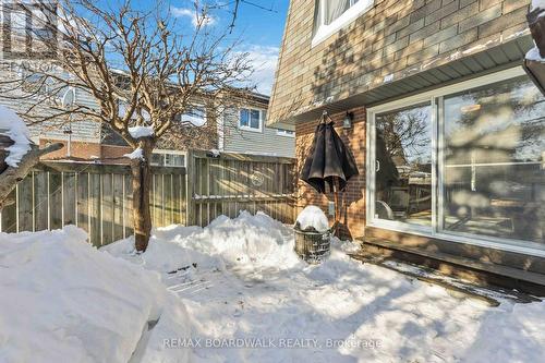 - - 13 Corley Private, Ottawa, ON - Outdoor