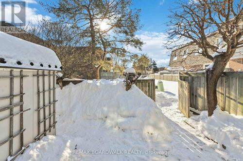 - - 13 Corley Private, Ottawa, ON - Outdoor