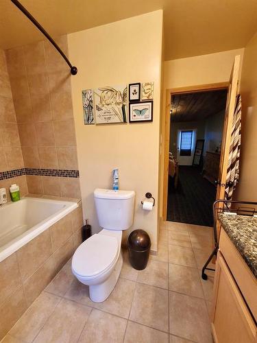 80 Copper Cove, Inglis, MB - Indoor Photo Showing Bathroom