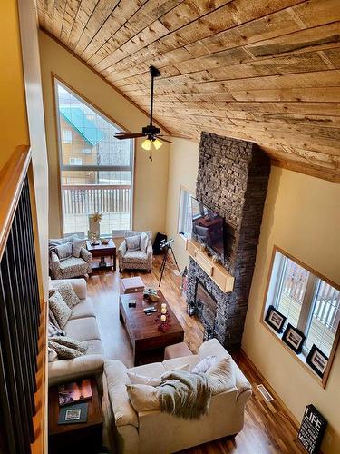 80 Copper Cove, Inglis, MB - Indoor Photo Showing Living Room With Fireplace