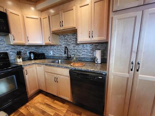 80 Copper Cove, Inglis, MB - Indoor Photo Showing Kitchen