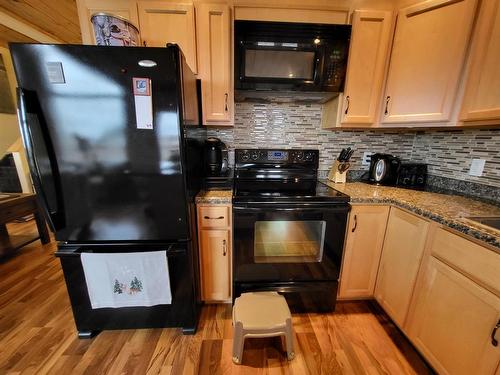 80 Copper Cove, Inglis, MB - Indoor Photo Showing Kitchen