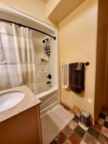80 Copper Cove, Inglis, MB - Indoor Photo Showing Bathroom