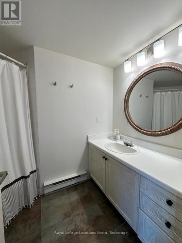 Main bathroom - 378 Mariners Way, Collingwood, ON - Indoor Photo Showing Bathroom