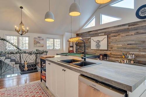 Cuisine - 138 Ch. Duhamel, Sutton, QC - Indoor Photo Showing Kitchen With Double Sink