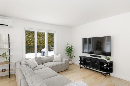 Living room - 88 29E Avenue, Saint-Eustache, QC - Indoor Photo Showing Living Room
