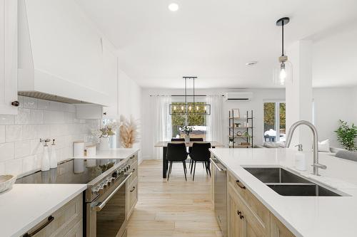 Kitchen - 88 29E Avenue, Saint-Eustache, QC - Indoor Photo Showing Kitchen With Double Sink With Upgraded Kitchen
