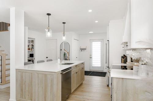 Kitchen - 88 29E Avenue, Saint-Eustache, QC - Indoor Photo Showing Kitchen With Double Sink With Upgraded Kitchen