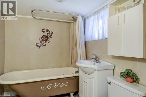 120 Cope Street, Hamilton, ON - Indoor Photo Showing Bathroom