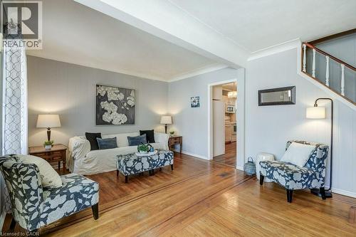 120 Cope Street, Hamilton, ON - Indoor Photo Showing Living Room
