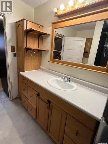 112 Main Street, Harris, SK - Indoor Photo Showing Bathroom