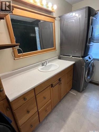 112 Main Street, Harris, SK - Indoor Photo Showing Laundry Room