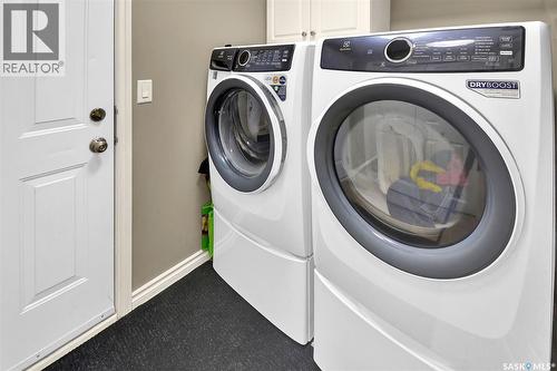 207 Kutz Crescent, Saskatoon, SK - Indoor Photo Showing Laundry Room