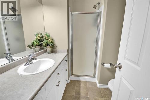 207 Kutz Crescent, Saskatoon, SK - Indoor Photo Showing Bathroom