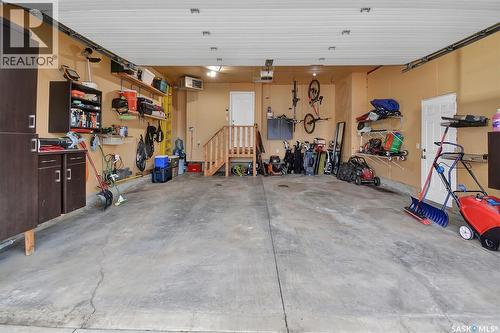 207 Kutz Crescent, Saskatoon, SK - Indoor Photo Showing Garage