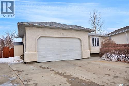 207 Kutz Crescent, Saskatoon, SK - Outdoor