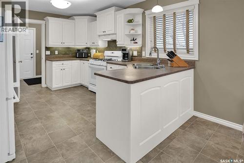 207 Kutz Crescent, Saskatoon, SK - Indoor Photo Showing Kitchen With Double Sink