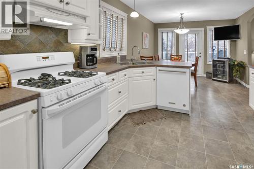 207 Kutz Crescent, Saskatoon, SK - Indoor Photo Showing Kitchen With Double Sink
