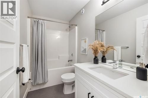 331 Asokan Bend, Saskatoon, SK - Indoor Photo Showing Bathroom