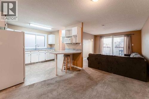 350 33 Avenue Ne, Calgary, AB - Indoor Photo Showing Kitchen
