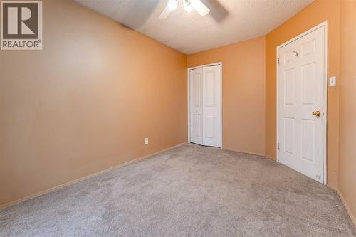 350 33 Avenue Ne, Calgary, AB - Indoor Photo Showing Other Room
