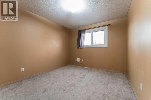 350 33 Avenue Ne, Calgary, AB - Indoor Photo Showing Other Room