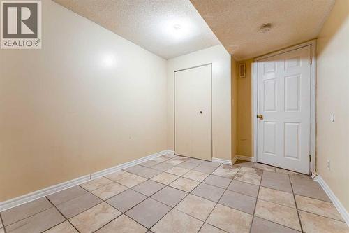 350 33 Avenue Ne, Calgary, AB - Indoor Photo Showing Other Room