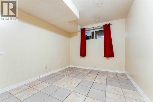 350 33 Avenue Ne, Calgary, AB - Indoor Photo Showing Other Room