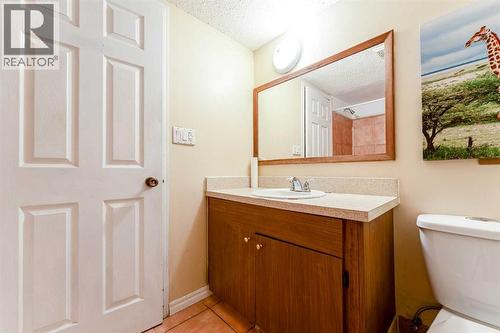 350 33 Avenue Ne, Calgary, AB - Indoor Photo Showing Bathroom