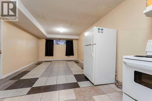 350 33 Avenue Ne, Calgary, AB - Indoor