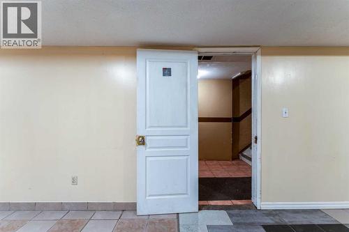 350 33 Avenue Ne, Calgary, AB - Indoor Photo Showing Other Room