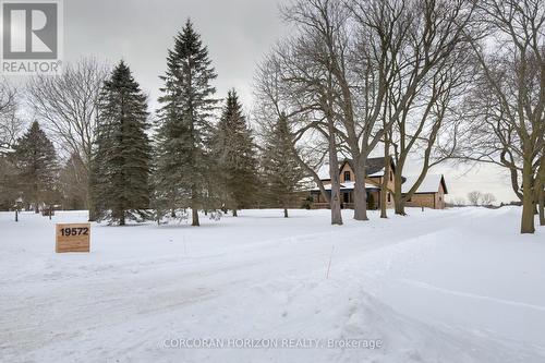 19572 CENTRE STREET  East Gwillimbury, ON L0G 1M0