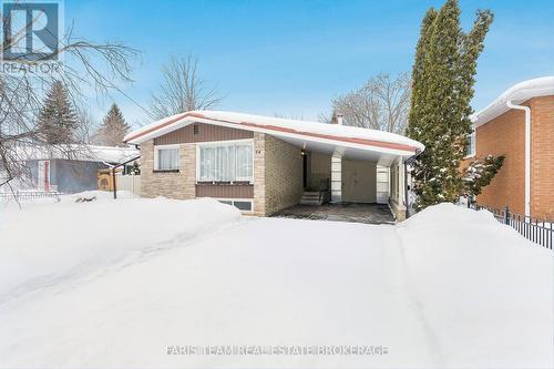 64 STEEL STREET  Barrie, ON L4M 4H5