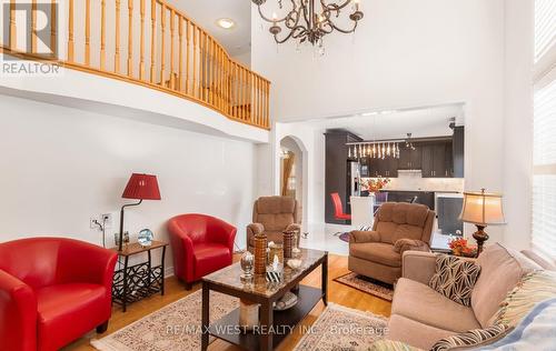 4653 Colombo Crescent, Mississauga, ON - Indoor Photo Showing Living Room