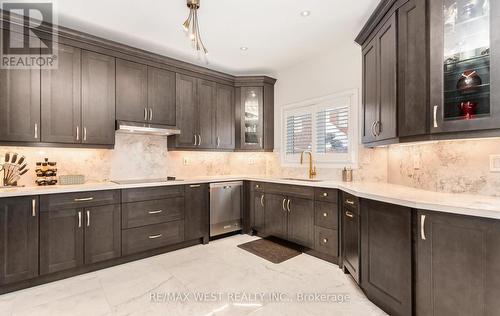 4653 Colombo Crescent, Mississauga, ON - Indoor Photo Showing Kitchen