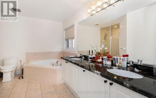 4653 Colombo Crescent, Mississauga, ON - Indoor Photo Showing Bathroom