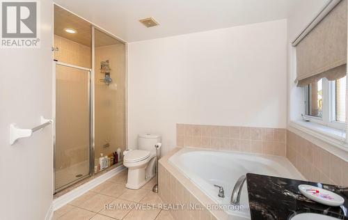 4653 Colombo Crescent, Mississauga, ON - Indoor Photo Showing Bathroom