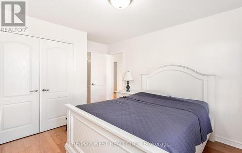 4653 Colombo Crescent, Mississauga, ON - Indoor Photo Showing Bedroom