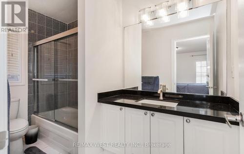 4653 Colombo Crescent, Mississauga, ON - Indoor Photo Showing Bathroom