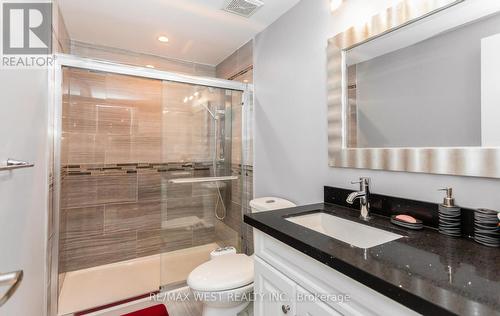 4653 Colombo Crescent, Mississauga, ON - Indoor Photo Showing Bathroom
