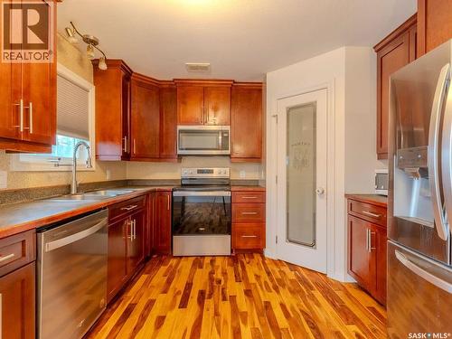 1804 1St Avenue N, Saskatoon, SK - Indoor Photo Showing Kitchen With Double Sink