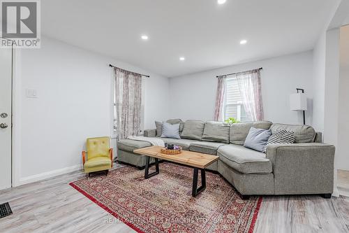 140 Adolphus Street, Cornwall, ON - Indoor Photo Showing Living Room