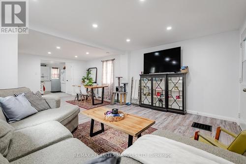 140 Adolphus Street, Cornwall, ON - Indoor Photo Showing Living Room